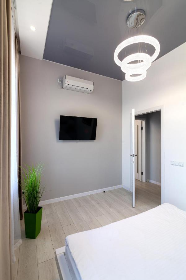Leogrand Vip Apartments On Pidhirna 3 Lviv Buitenkant foto