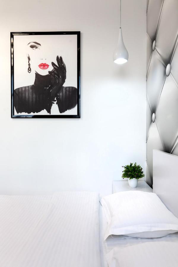 Leogrand Vip Apartments On Pidhirna 3 Lviv Buitenkant foto