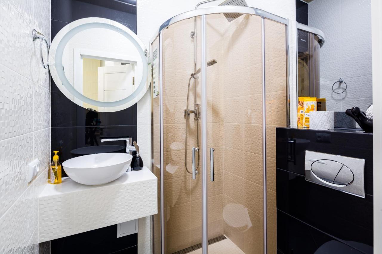Leogrand Vip Apartments On Pidhirna 3 Lviv Buitenkant foto