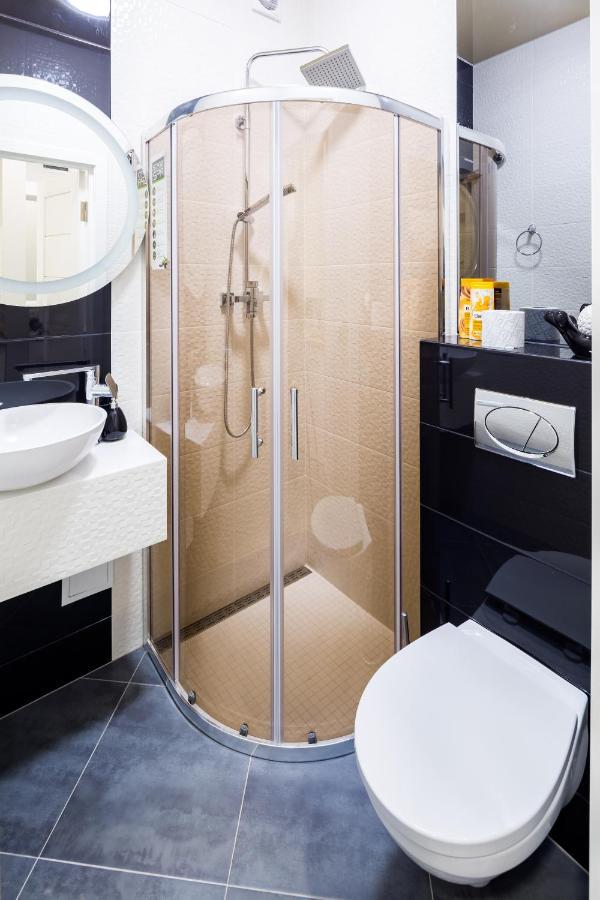 Leogrand Vip Apartments On Pidhirna 3 Lviv Buitenkant foto