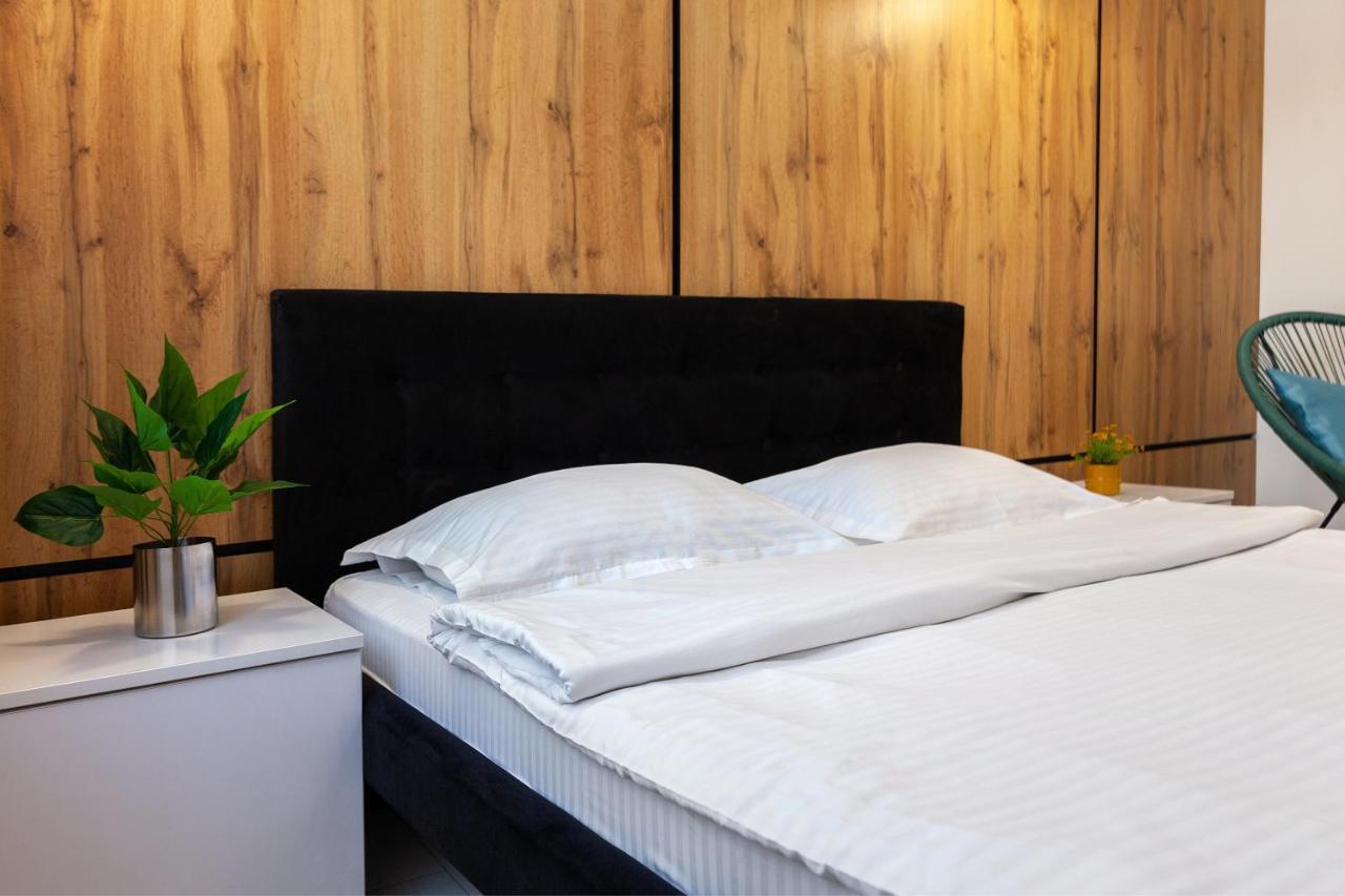 Leogrand Vip Apartments On Pidhirna 3 Lviv Buitenkant foto